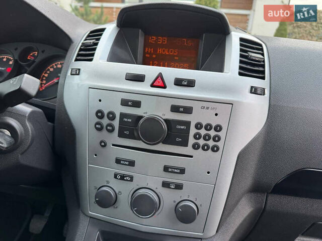 Черный Опель Зафира, объемом двигателя 1.8 л и пробегом 256 тыс. км за 6250 $, фото 44 на Automoto.ua