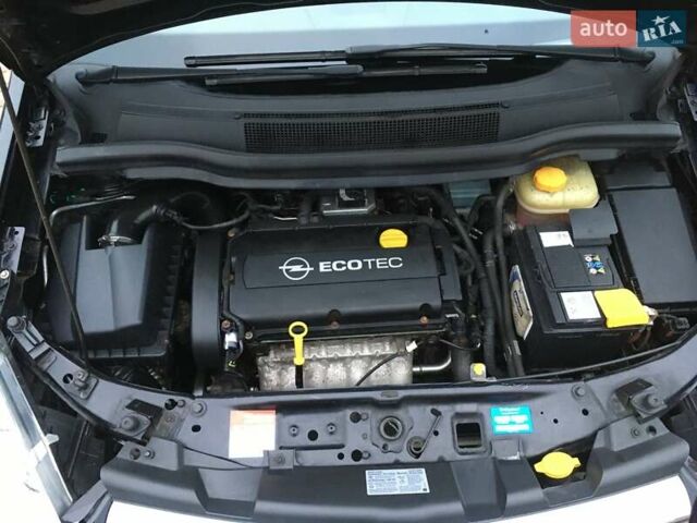 Черный Опель Зафира, объемом двигателя 1.6 л и пробегом 121 тыс. км за 6999 $, фото 62 на Automoto.ua