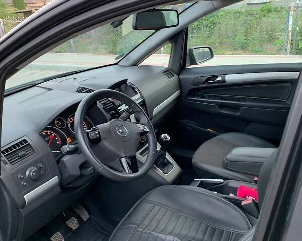 Черный Опель Зафира, объемом двигателя 1.8 л и пробегом 198 тыс. км за 6900 $, фото 18 на Automoto.ua