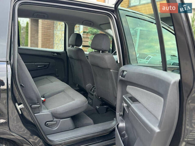 Черный Опель Зафира, объемом двигателя 1.8 л и пробегом 256 тыс. км за 6250 $, фото 45 на Automoto.ua