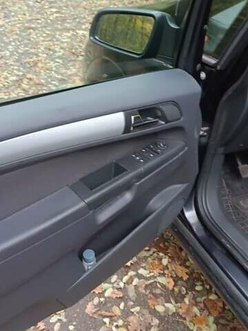 Черный Опель Зафира, объемом двигателя 1.69 л и пробегом 290 тыс. км за 6499 $, фото 25 на Automoto.ua