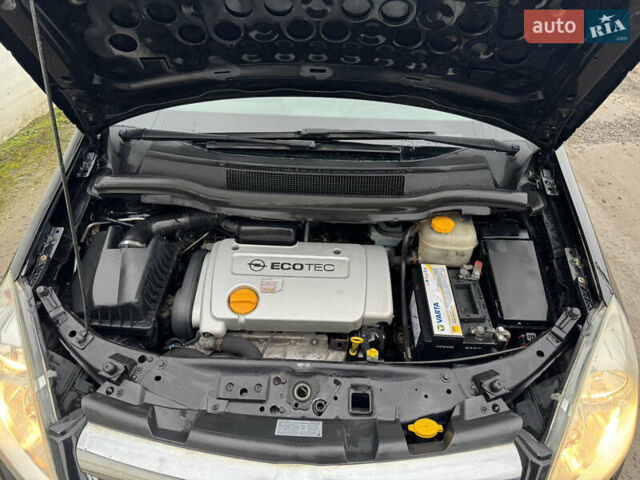 Черный Опель Зафира, объемом двигателя 1.6 л и пробегом 198 тыс. км за 6300 $, фото 16 на Automoto.ua