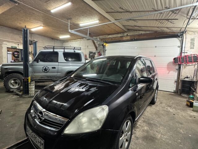 Черный Опель Зафира, объемом двигателя 1.9 л и пробегом 220 тыс. км за 4250 $, фото 1 на Automoto.ua