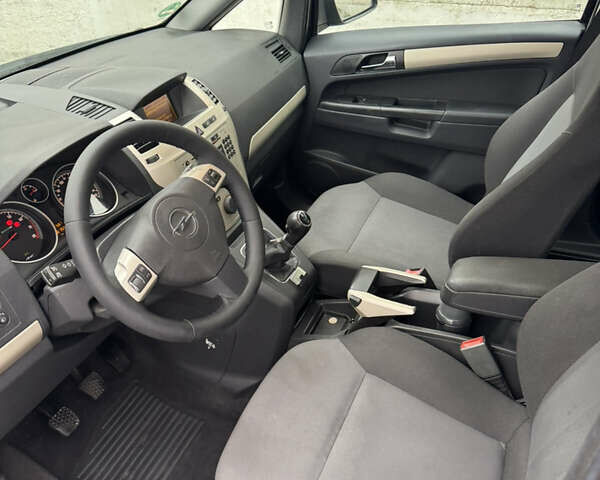 Черный Опель Зафира, объемом двигателя 1.6 л и пробегом 198 тыс. км за 6300 $, фото 23 на Automoto.ua