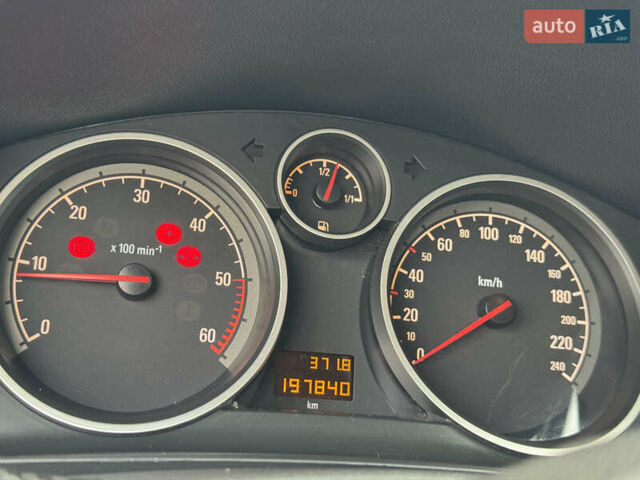 Чорний Опель Зафіра, об'ємом двигуна 1.7 л та пробігом 197 тис. км за 6500 $, фото 38 на Automoto.ua