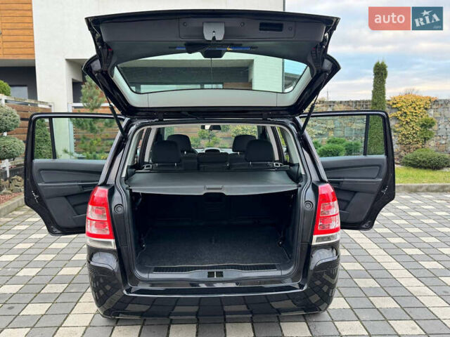 Черный Опель Зафира, объемом двигателя 1.8 л и пробегом 256 тыс. км за 6250 $, фото 63 на Automoto.ua