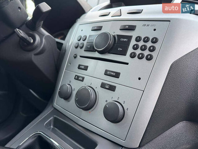 Черный Опель Зафира, объемом двигателя 1.8 л и пробегом 256 тыс. км за 6250 $, фото 41 на Automoto.ua