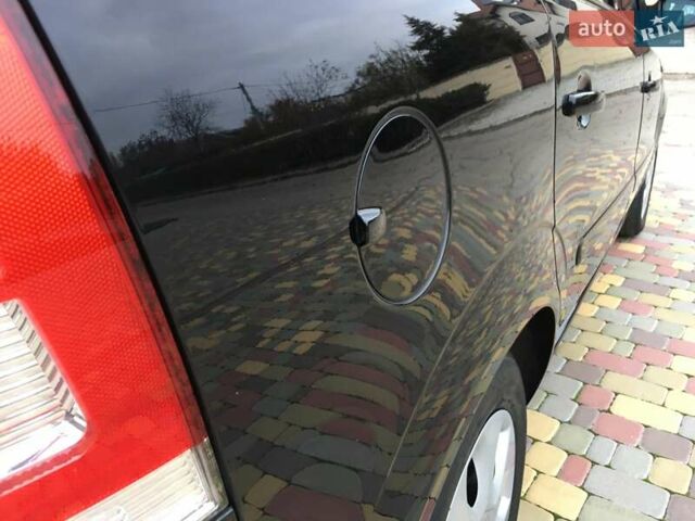 Черный Опель Зафира, объемом двигателя 1.6 л и пробегом 121 тыс. км за 6999 $, фото 12 на Automoto.ua