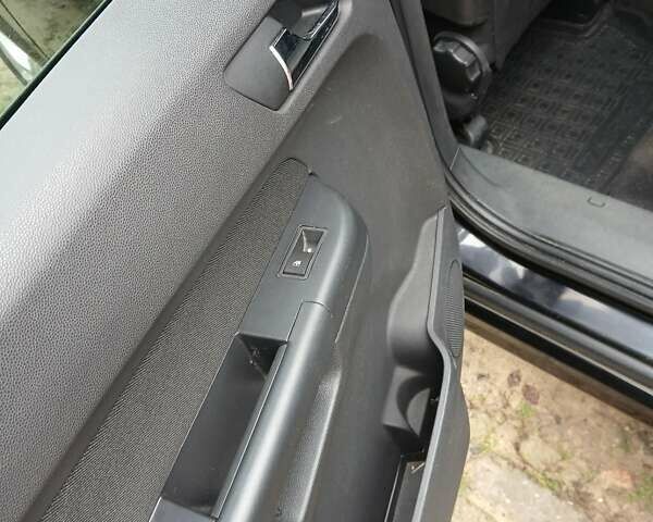 Черный Опель Зафира, объемом двигателя 1.9 л и пробегом 196 тыс. км за 6800 $, фото 12 на Automoto.ua