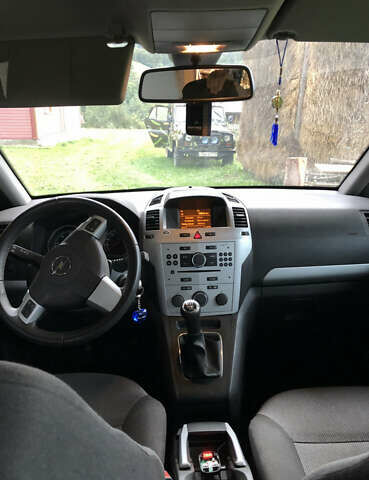 Черный Опель Зафира, объемом двигателя 1.69 л и пробегом 192 тыс. км за 4800 $, фото 3 на Automoto.ua