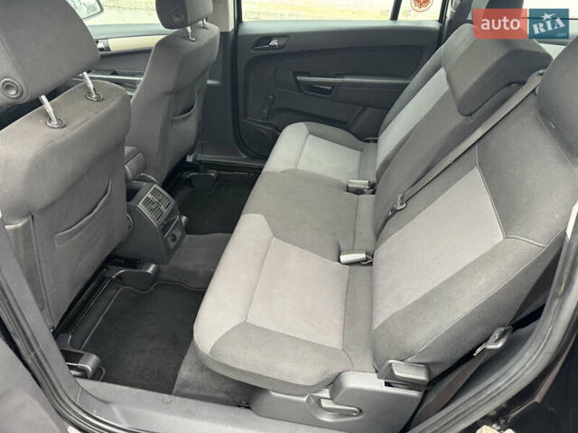 Черный Опель Зафира, объемом двигателя 1.6 л и пробегом 198 тыс. км за 6300 $, фото 18 на Automoto.ua