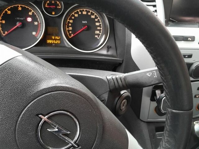 Черный Опель Зафира, объемом двигателя 1.9 л и пробегом 395 тыс. км за 6519 $, фото 3 на Automoto.ua