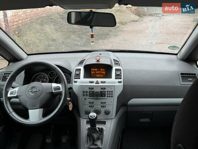 Черный Опель Зафира, объемом двигателя 1.9 л и пробегом 266 тыс. км за 5999 $, фото 14 на Automoto.ua