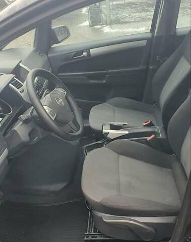 Черный Опель Зафира, объемом двигателя 1.6 л и пробегом 260 тыс. км за 6200 $, фото 7 на Automoto.ua