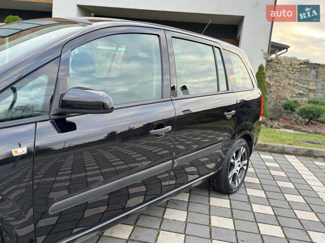 Черный Опель Зафира, объемом двигателя 1.8 л и пробегом 256 тыс. км за 6250 $, фото 11 на Automoto.ua