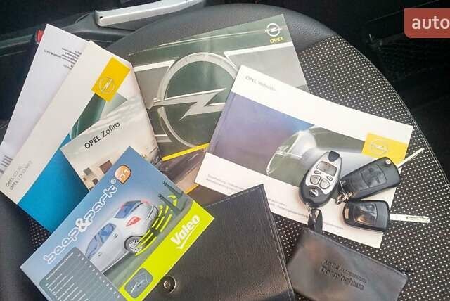 Чорний Опель Зафіра, об'ємом двигуна 1.8 л та пробігом 196 тис. км за 7800 $, фото 6 на Automoto.ua