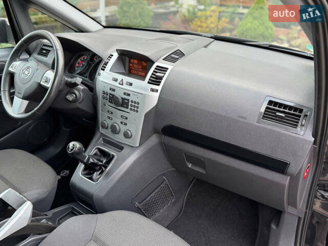 Черный Опель Зафира, объемом двигателя 1.8 л и пробегом 256 тыс. км за 6250 $, фото 39 на Automoto.ua