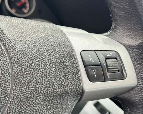 Чорний Опель Зафіра, об'ємом двигуна 1.7 л та пробігом 197 тис. км за 6500 $, фото 36 на Automoto.ua