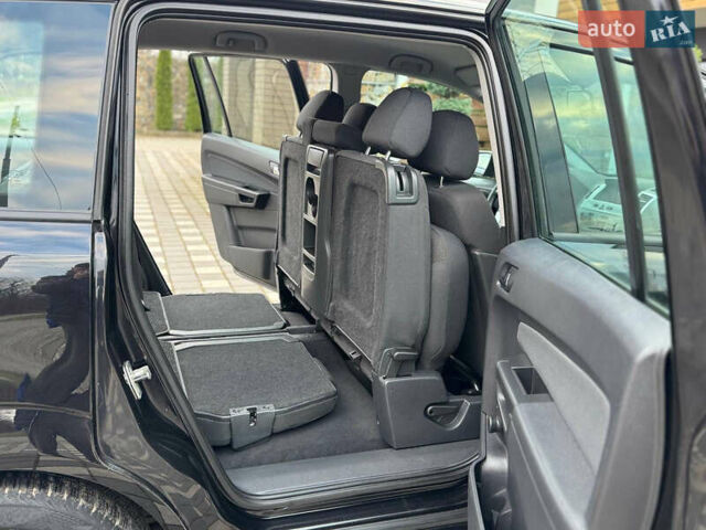 Черный Опель Зафира, объемом двигателя 1.8 л и пробегом 256 тыс. км за 6250 $, фото 60 на Automoto.ua