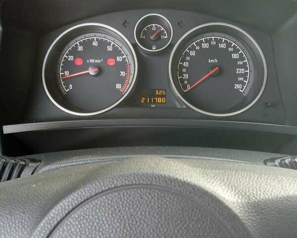 Черный Опель Зафира, объемом двигателя 1.6 л и пробегом 211 тыс. км за 8000 $, фото 5 на Automoto.ua