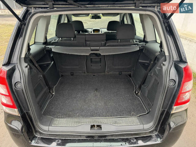 Черный Опель Зафира, объемом двигателя 1.6 л и пробегом 198 тыс. км за 6300 $, фото 32 на Automoto.ua