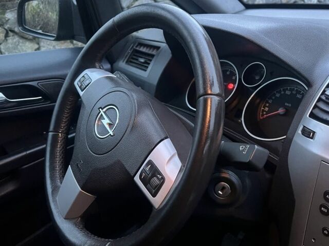 Чорний Опель Зафіра, об'ємом двигуна 1.6 л та пробігом 212 тис. км за 5700 $, фото 6 на Automoto.ua