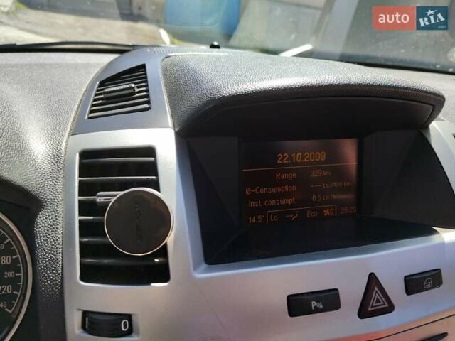 Чорний Опель Зафіра, об'ємом двигуна 1.7 л та пробігом 247 тис. км за 6400 $, фото 4 на Automoto.ua