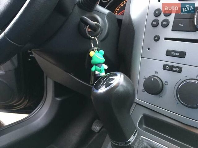 Черный Опель Зафира, объемом двигателя 1.6 л и пробегом 121 тыс. км за 6999 $, фото 30 на Automoto.ua