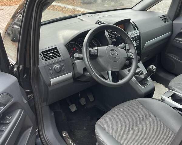 Черный Опель Зафира, объемом двигателя 1.6 л и пробегом 205 тыс. км за 6900 $, фото 17 на Automoto.ua