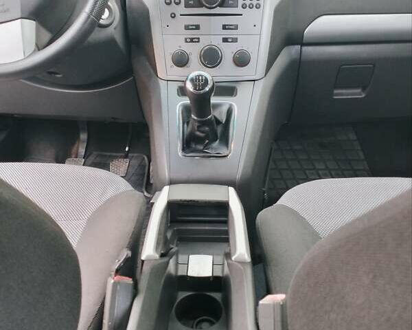 Черный Опель Зафира, объемом двигателя 1.8 л и пробегом 171 тыс. км за 5800 $, фото 16 на Automoto.ua