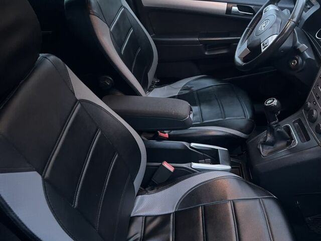 Чорний Опель Зафіра, об'ємом двигуна 1.6 л та пробігом 212 тис. км за 5700 $, фото 5 на Automoto.ua