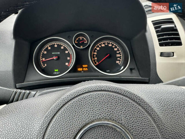 Черный Опель Зафира, объемом двигателя 1.6 л и пробегом 198 тыс. км за 6300 $, фото 7 на Automoto.ua