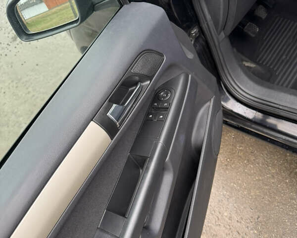 Черный Опель Зафира, объемом двигателя 1.6 л и пробегом 198 тыс. км за 6300 $, фото 22 на Automoto.ua