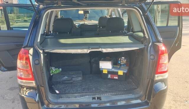 Черный Опель Зафира, объемом двигателя 1.6 л и пробегом 220 тыс. км за 7200 $, фото 21 на Automoto.ua