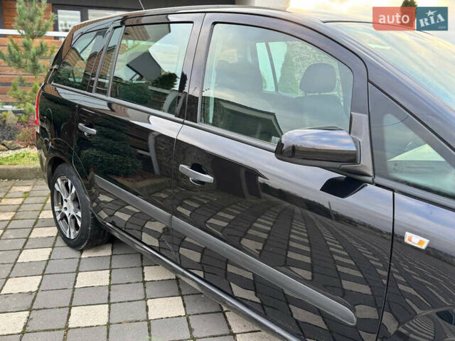 Черный Опель Зафира, объемом двигателя 1.8 л и пробегом 256 тыс. км за 6250 $, фото 4 на Automoto.ua