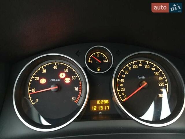 Черный Опель Зафира, объемом двигателя 1.6 л и пробегом 121 тыс. км за 6999 $, фото 29 на Automoto.ua