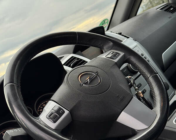 Черный Опель Зафира, объемом двигателя 1.7 л и пробегом 197 тыс. км за 6500 $, фото 37 на Automoto.ua