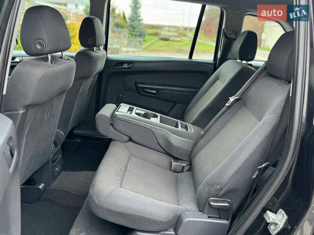 Черный Опель Зафира, объемом двигателя 1.8 л и пробегом 256 тыс. км за 6250 $, фото 51 на Automoto.ua