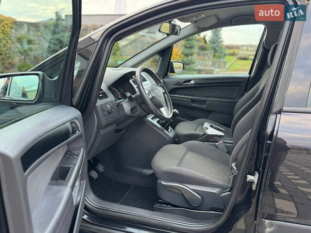 Черный Опель Зафира, объемом двигателя 1.8 л и пробегом 256 тыс. км за 6250 $, фото 31 на Automoto.ua