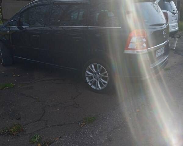 Черный Опель Зафира, объемом двигателя 1.6 л и пробегом 211 тыс. км за 8000 $, фото 6 на Automoto.ua