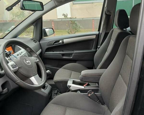 Черный Опель Зафира, объемом двигателя 1.9 л и пробегом 196 тыс. км за 6800 $, фото 7 на Automoto.ua