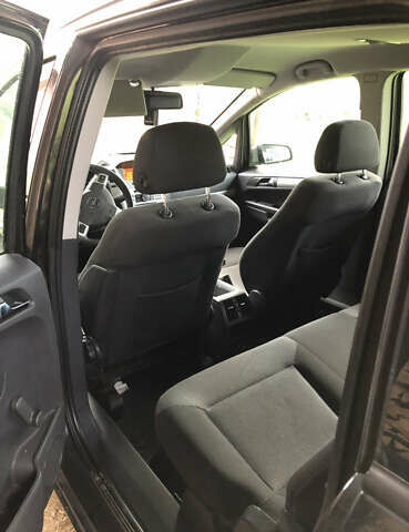 Черный Опель Зафира, объемом двигателя 1.69 л и пробегом 192 тыс. км за 4800 $, фото 2 на Automoto.ua