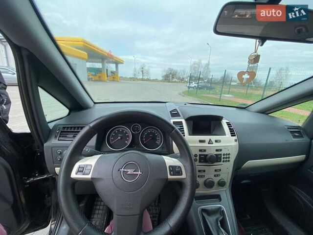 Черный Опель Зафира, объемом двигателя 1.8 л и пробегом 233 тыс. км за 5950 $, фото 3 на Automoto.ua