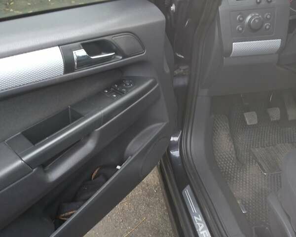 Черный Опель Зафира, объемом двигателя 1.6 л и пробегом 211 тыс. км за 8000 $, фото 13 на Automoto.ua