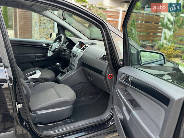 Черный Опель Зафира, объемом двигателя 1.8 л и пробегом 256 тыс. км за 6250 $, фото 35 на Automoto.ua