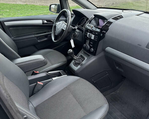 Черный Опель Зафира, объемом двигателя 1.6 л и пробегом 192 тыс. км за 5700 $, фото 4 на Automoto.ua