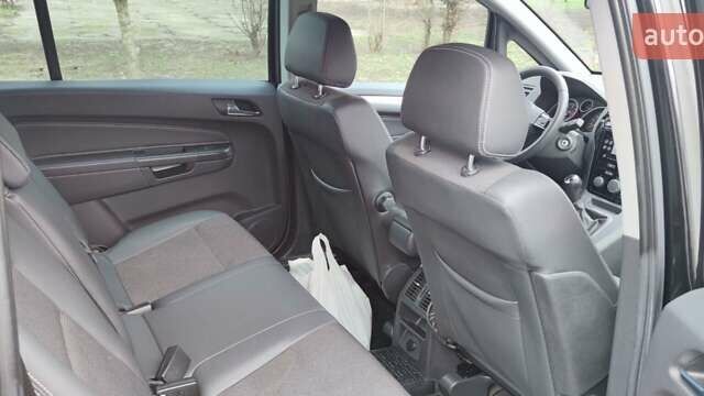 Черный Опель Зафира, объемом двигателя 1.8 л и пробегом 226 тыс. км за 7100 $, фото 10 на Automoto.ua