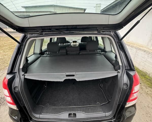 Черный Опель Зафира, объемом двигателя 1.6 л и пробегом 198 тыс. км за 6300 $, фото 26 на Automoto.ua