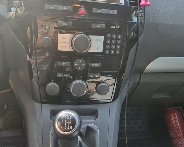 Черный Опель Зафира, объемом двигателя 0 л и пробегом 189 тыс. км за 6600 $, фото 16 на Automoto.ua