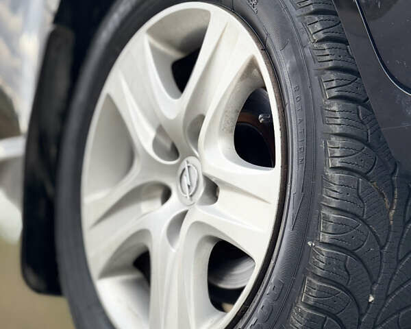 Чорний Опель Зафіра, об'ємом двигуна 1.7 л та пробігом 197 тис. км за 6500 $, фото 33 на Automoto.ua